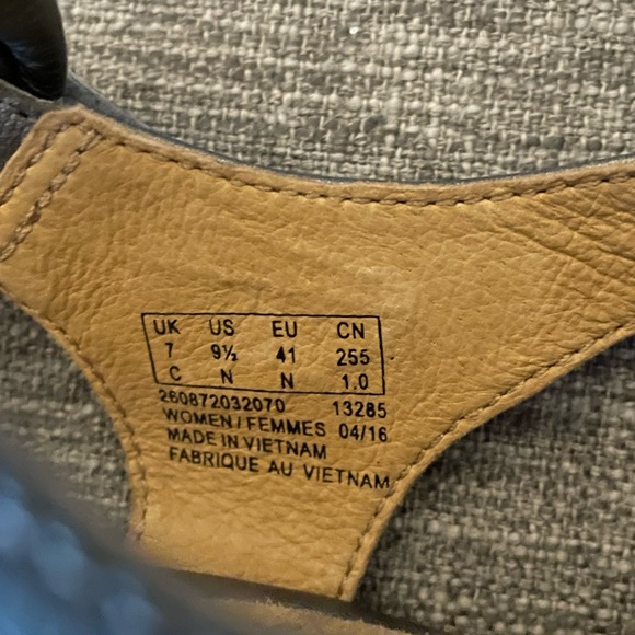 Clarks Sandel Size 9.5 Womens - Picture 4 of 4